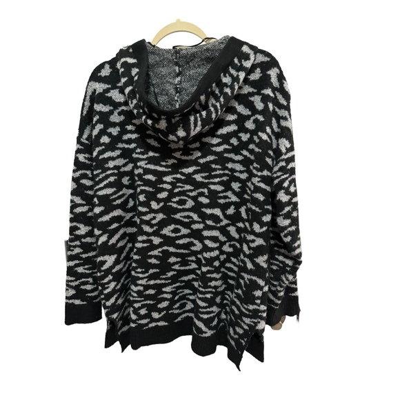 Rock & Republic - Black / White "animal print" Hooded Sweater - Size XL - Picture 2 of 4